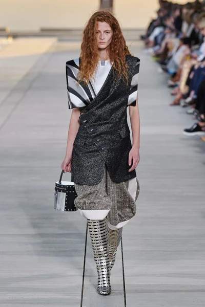 Look 32